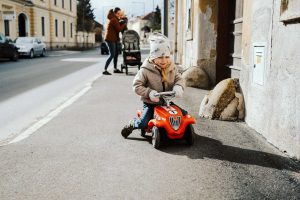 Unterwegs mit Mama beim Familienshooting